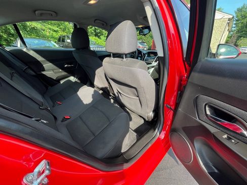 Used 2016 Chevrolet Cruze LT w/ Technology Package image 7
