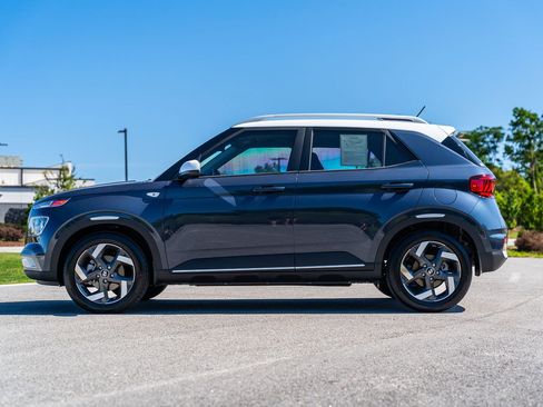 Used 2025 Hyundai Venue Limited FWD image 5