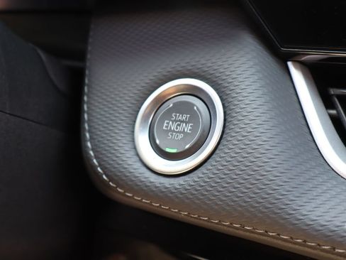 Used 2025 Chevrolet Equinox LT FWD image 17
