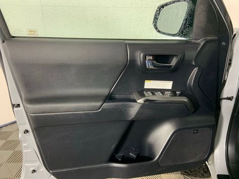 Used 2018 Toyota Tacoma TRD Off-Road w/ TRD Premium Off Road Package AWD/4WD image 20