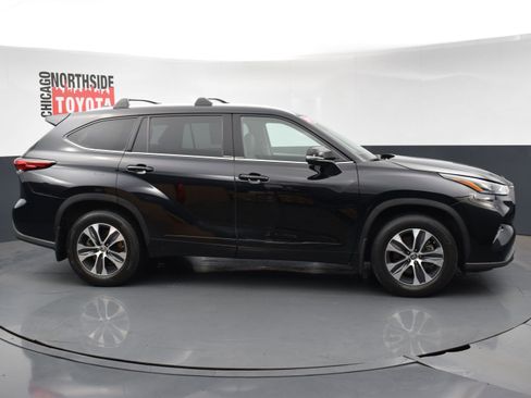Used 2022 Toyota Highlander XLE image 5