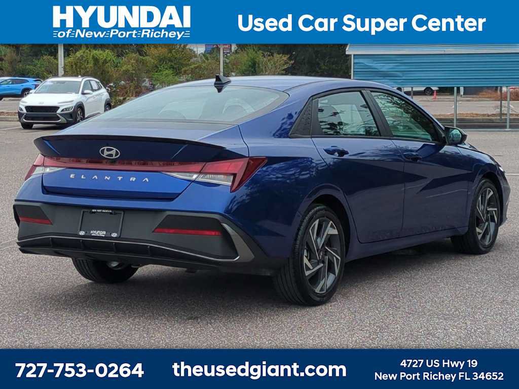 Used 2025 Hyundai Elantra Sport FWD image 5