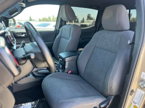 Used 2019 Toyota Tacoma TRD Off-Road w/ Technology Package AWD/4WD image 20