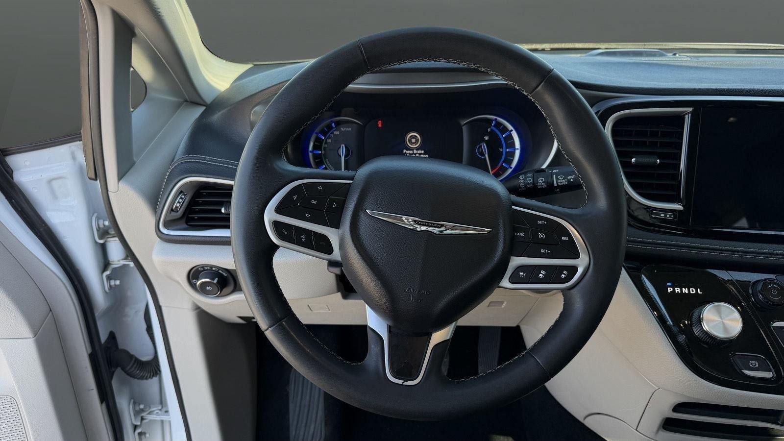Used 2024 Chrysler Pacifica Limited FWD image 38
