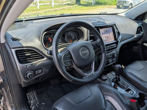 Used 2019 Jeep Cherokee Limited AWD/4WD image 19