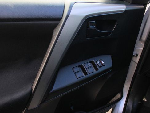 Used 2017 Toyota RAV4 LE image 19