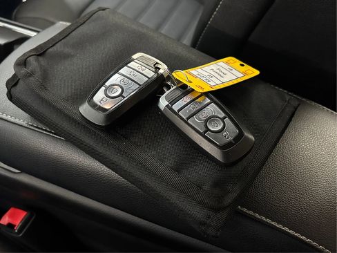 Used 2018 Ford Fusion SE w/ Fusion SE Technology Package image 41