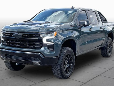 Used 2025 Chevrolet Silverado 1500 LT Trail Boss w/ Convenience Package II AWD/4WD image 2
