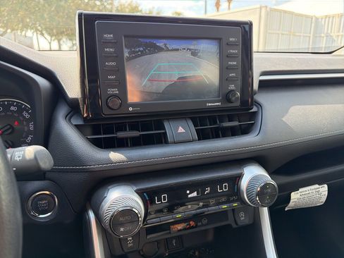 Used 2021 Toyota RAV4 XLE w/ Convenience Package image 17