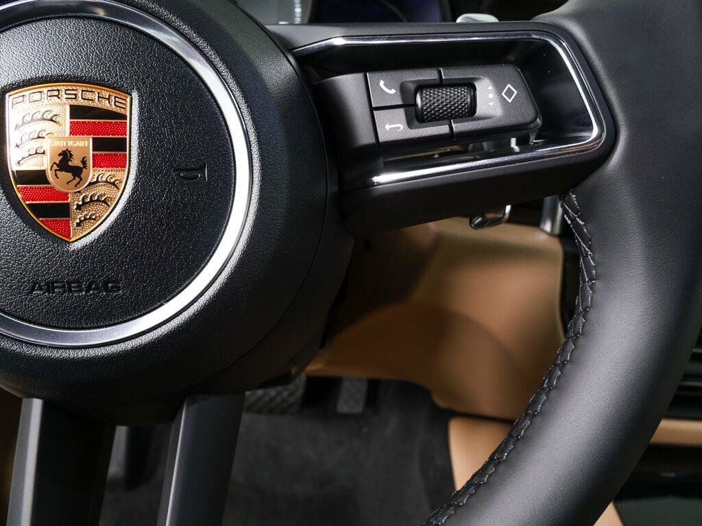 Certified 2026 Porsche Macan AWD/4WD image 11