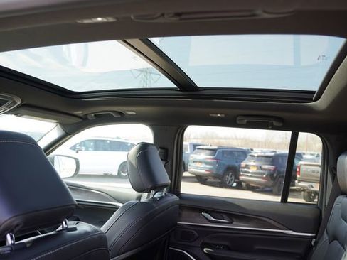 New 2026 Jeep Grand Cherokee Limited image 13