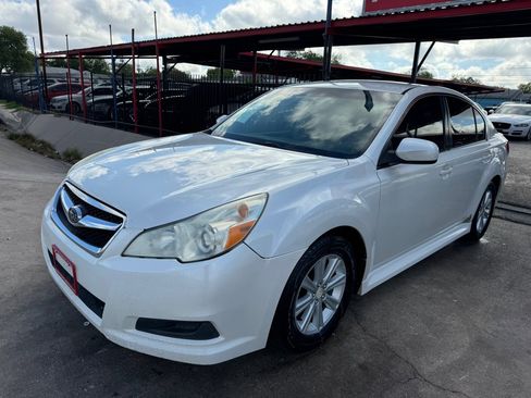 Used 2010 Subaru Legacy 2.5i Premium image 2