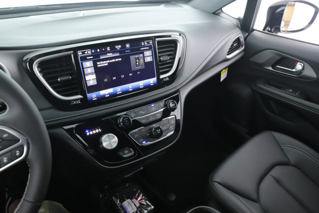New 2027 Chrysler Pacifica Select FWD image 26