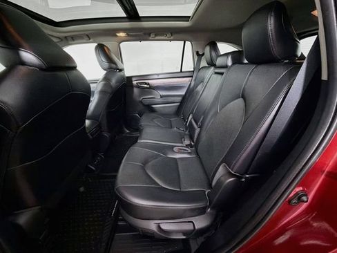 Used 2021 Toyota Highlander Limited AWD/4WD image 25
