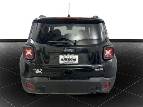 Used 2019 Jeep Renegade Latitude w/ Cold Weather Group image 4