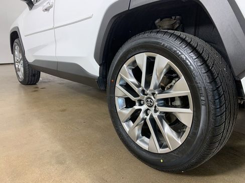 Used 2020 Toyota RAV4 XLE Premium FWD image 15