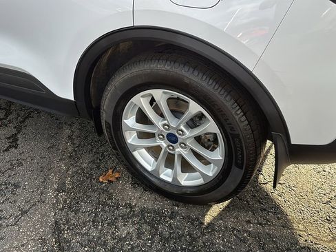 Used 2020 Ford Escape SE image 9