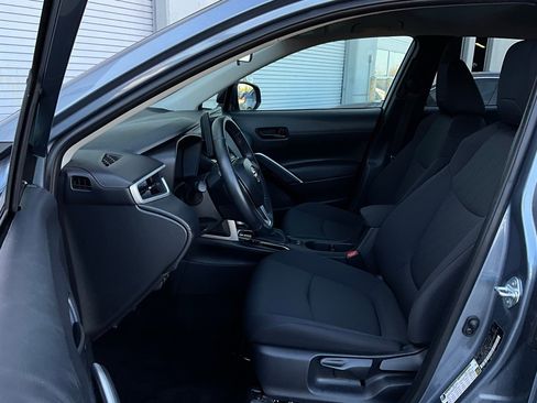 Used 2025 Toyota Corolla Cross LE image 10