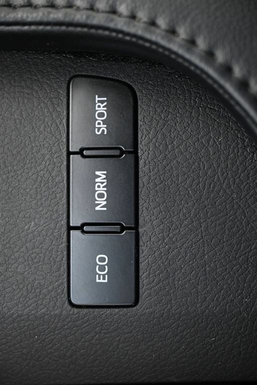 Used 2016 Toyota Avalon XLE FWD image 26