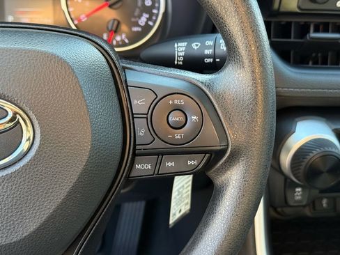 Used 2022 Toyota RAV4 LE image 21