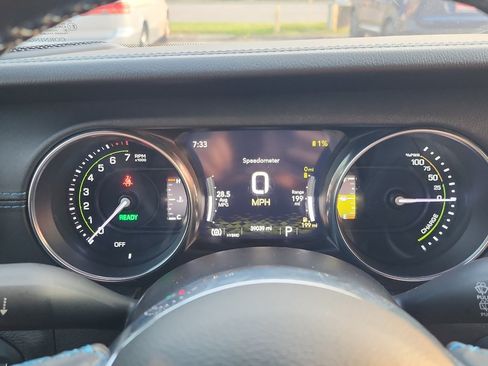Used 2022 Jeep Wrangler Unlimited Rubicon 4xe w/ Cold Weather Group AWD/4WD image 11