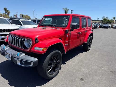 Used 2024 Jeep Wrangler Unlimited Sahara AWD/4WD image 19