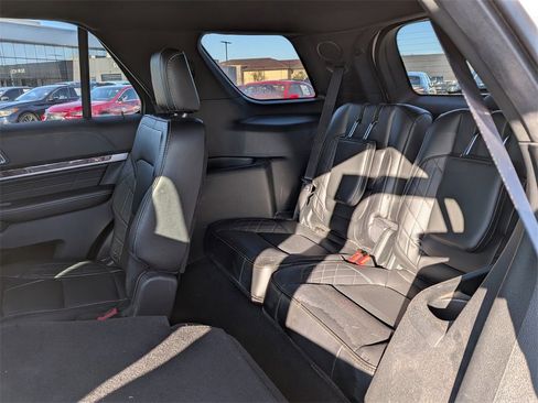 Used 2019 Ford Explorer Platinum image 12