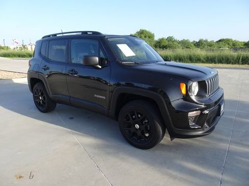 Used 2022 Jeep Renegade Latitude AWD/4WD image 3