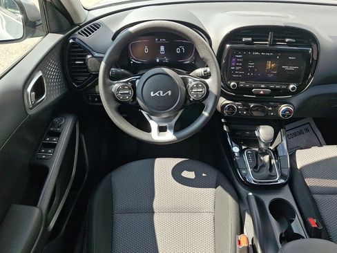 Used 2023 Kia Soul S FWD image 23