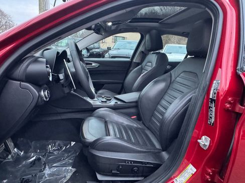 Used 2017 Alfa Romeo Giulia Ti w/ TI 19" Sport Package image 13