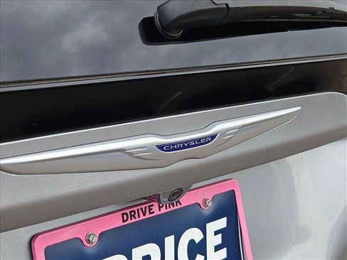 Used 2020 Chrysler Pacifica Limited image 29