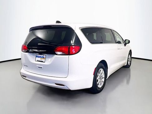 Used 2023 Chrysler Voyager LX FWD image 22