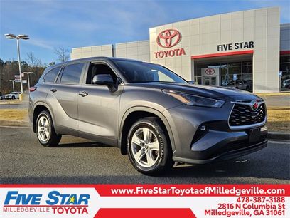 Used 2023 Toyota Highlander LE