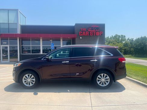 Used 2016 Kia Sorento FWD image 1