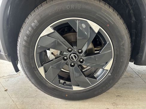 Used 2025 Nissan Rogue SV AWD/4WD image 32
