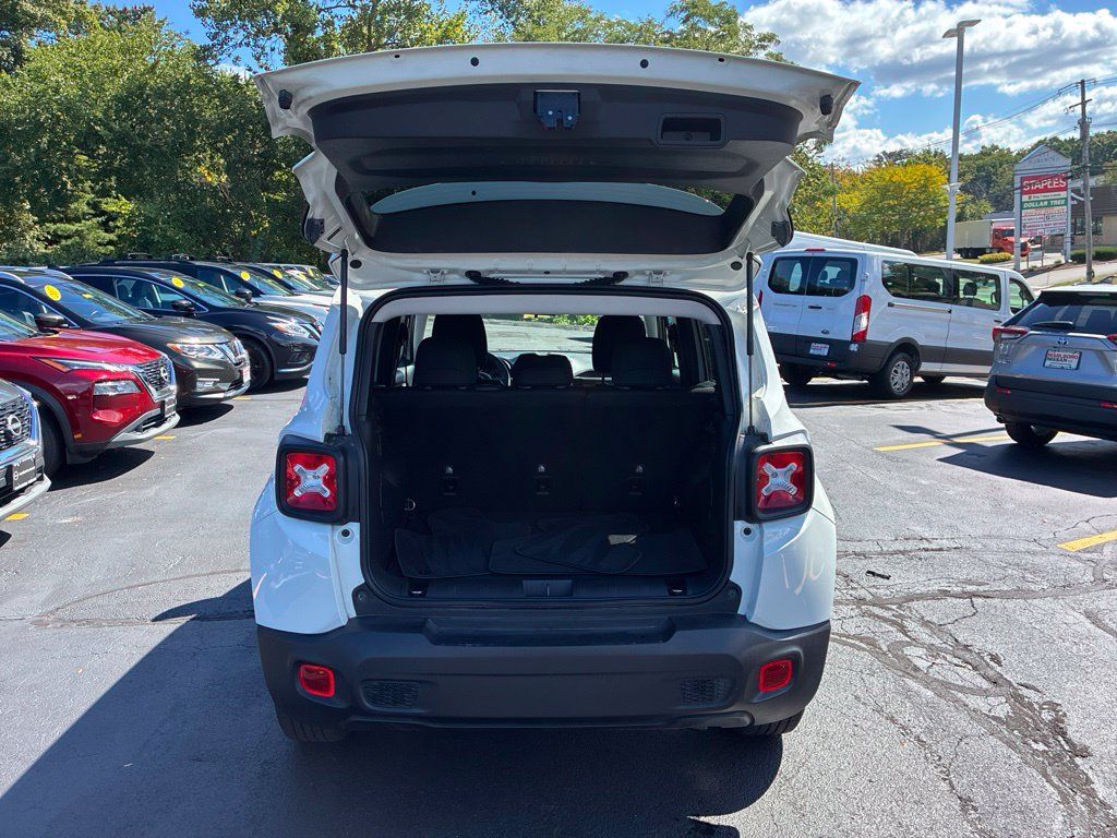 Used 2020 Jeep Renegade Latitude AWD/4WD image 13
