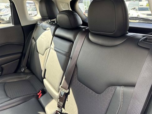 Used 2019 Jeep Compass Latitude image 14