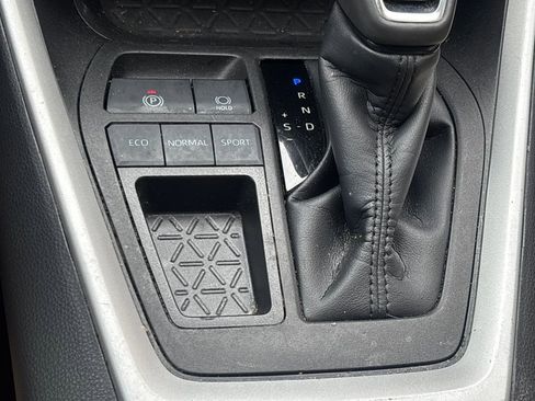 Used 2023 Toyota RAV4 XLE Premium image 13