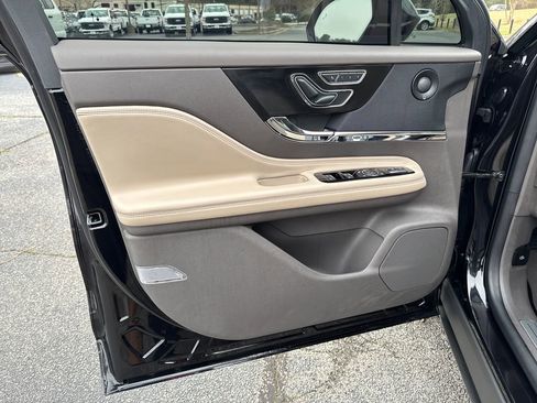 Certified 2023 Lincoln Corsair Reserve w/ Equipment Group 202A image 11