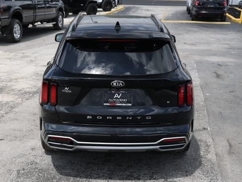 Used 2021 Kia Sorento S w/ Panoramic Sunroof Package FWD image 12