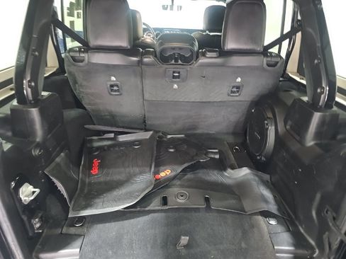 Used 2020 Jeep Wrangler Unlimited Sahara AWD/4WD image 7