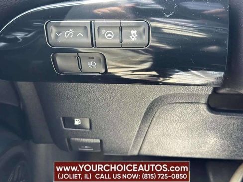 Used 2022 Toyota Prius LE image 41