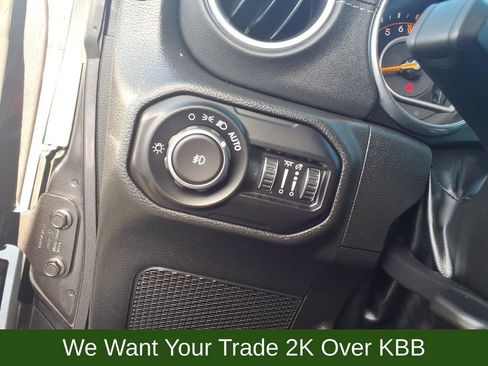 Used 2022 Jeep Wrangler Unlimited Sahara image 29