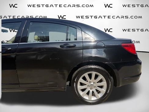 Used 2012 Chrysler 200 Touring FWD image 5