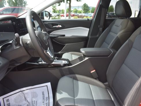 New 2026 Chevrolet Trax LT w/ Sunroof Package FWD image 14