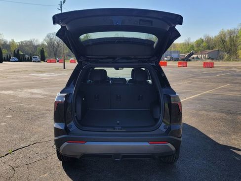 New 2026 Chevrolet Equinox LT w/ Convenience Package II FWD image 11