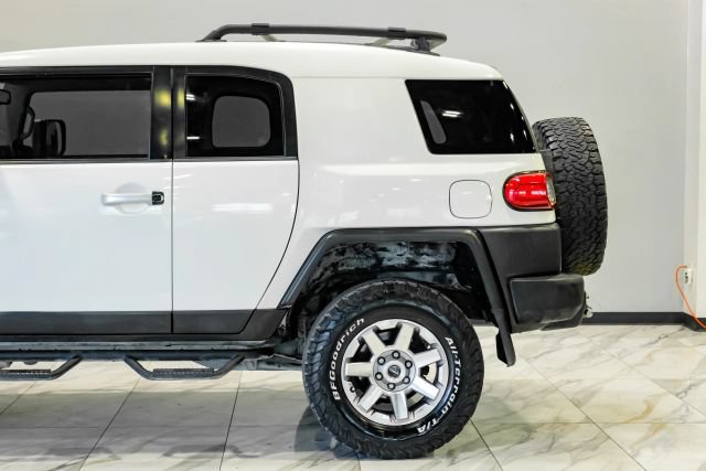 Used 2012 Toyota FJ Cruiser 2WD w/ Convenience Pkg image 16