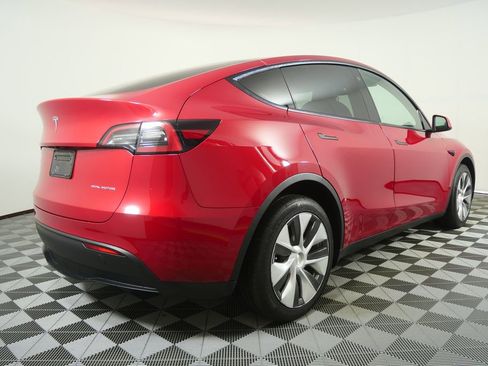 Used 2023 Tesla Model Y Long Range AWD/4WD image 3
