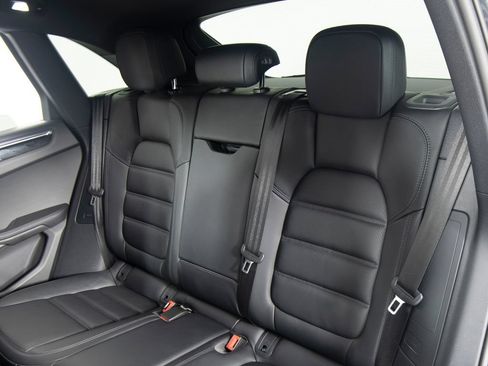 Certified 2026 Porsche Macan AWD/4WD image 39