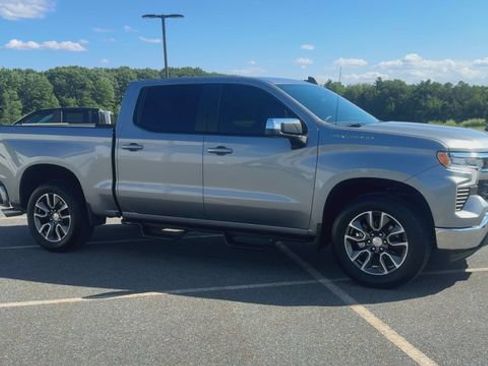 Used 2024 Chevrolet Silverado 1500 LT w/ Leather Package RWD image 2